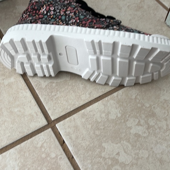 SO® Dragonfruit Women's Ankle Boots
by SO - Picture 3 of 7